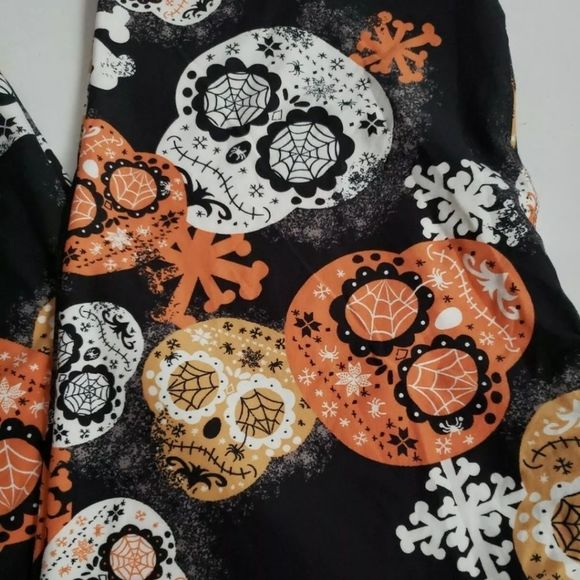 Lularoe TC Sugar Skulls Halloween 2020 Leggings - Picture 2 of 3